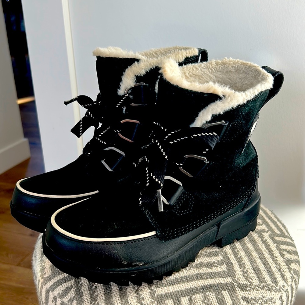 Beautiful Black Sorel Winter Ankle Boots
